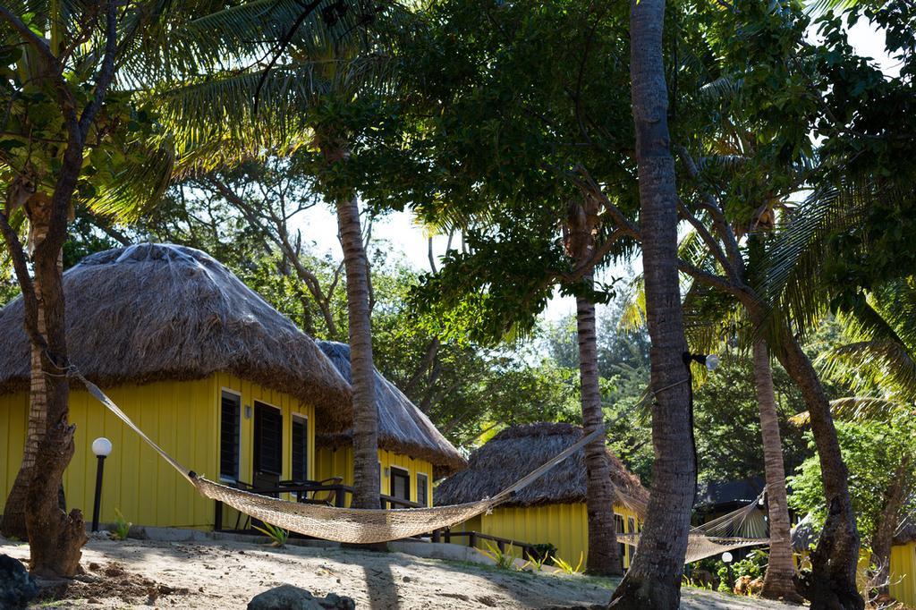 Funky Fish Beach & Surf Resort Solevu Kültér fotó